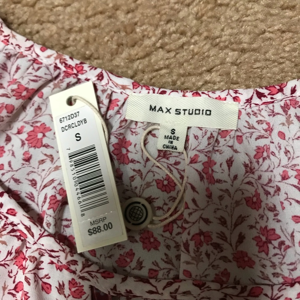 NWT. Max Studio Top - Picture 4 of 5